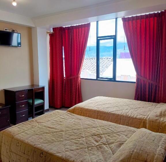 غرفة قياسية مطلة على الجبل, Anturios