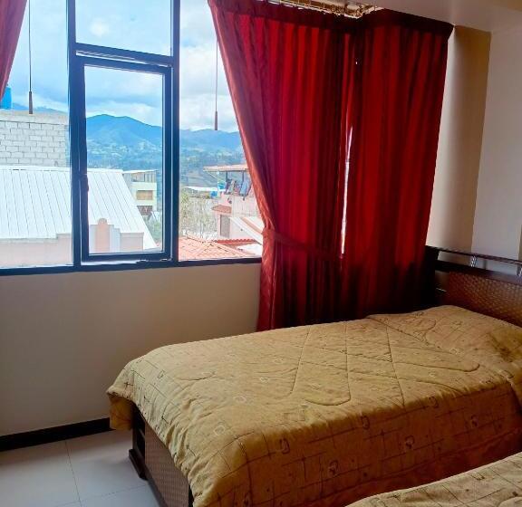 غرفة قياسية مطلة على الجبل, Anturios