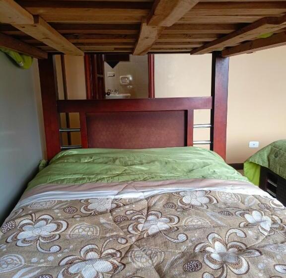 غرفة كلاسيكية رباعية, Anturios