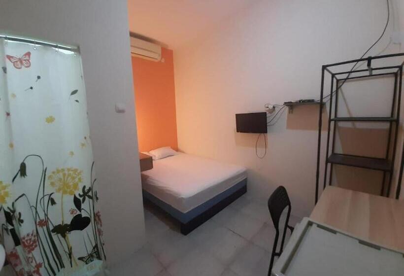 Номер Стандарт, Oyo 93274 Oren Home Bekasi