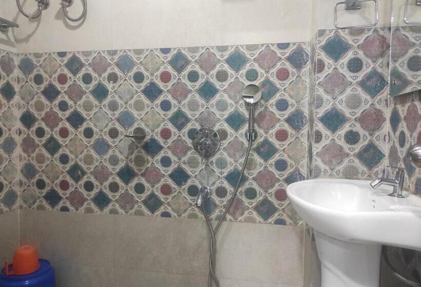 غرفة قياسية, Sg Hub Tower