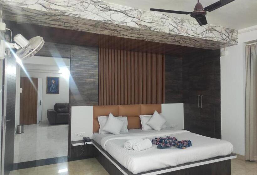 غرفة قياسية, Sg Hub Tower