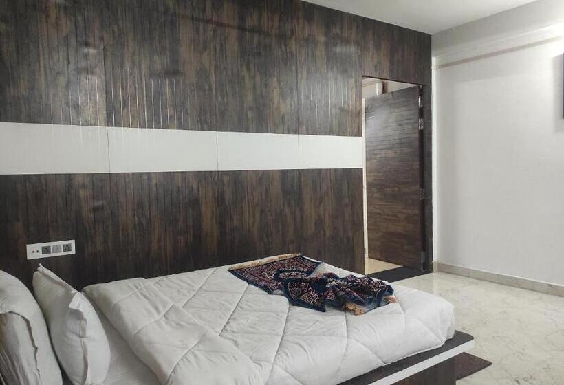 غرفة قياسية, Sg Hub Tower