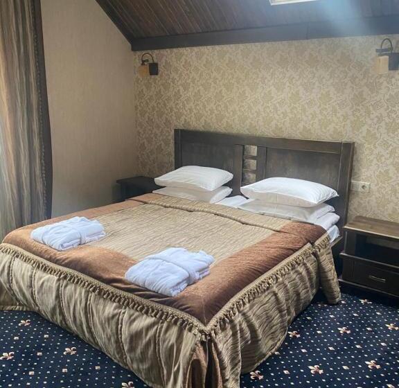 کلبه ییلاقی, Shale Anemona