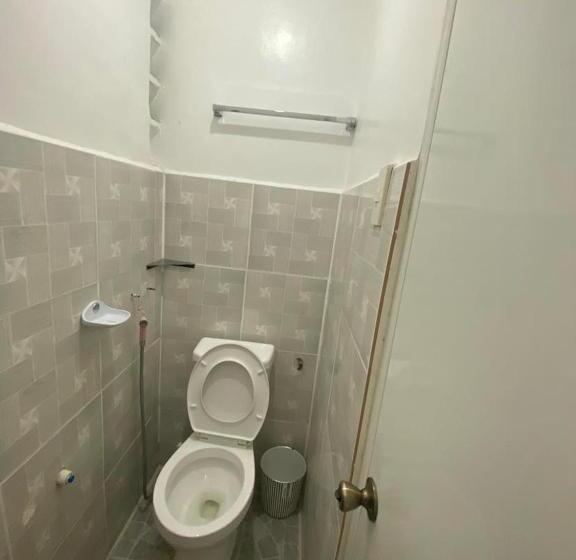 חדר בסיסי, Three U S Pension House