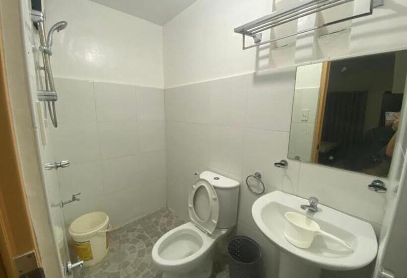 חדר משפחתי, Three U S Pension House