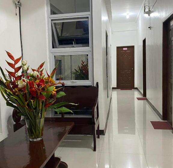 חדר משפחתי, Three U S Pension House