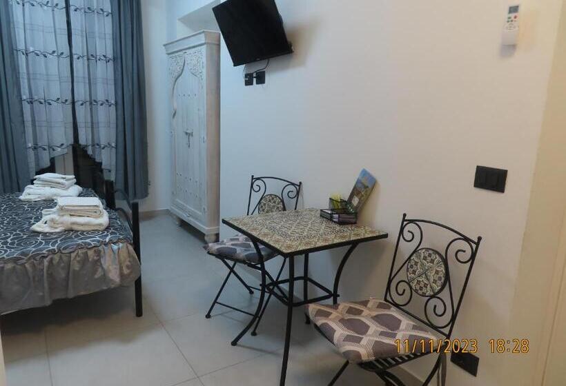 غرفة أساسية, Amici Holiday Stazione