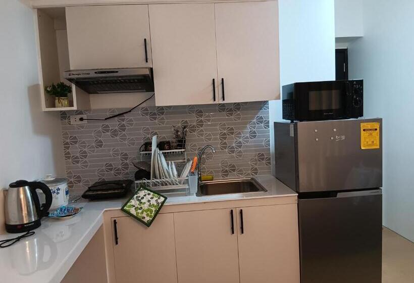 استودیو استاندارد با چشمانداز استخر, Centrio Avida Condominium