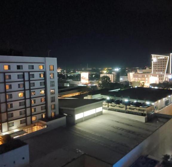 استودیو استاندارد با چشمانداز استخر, Centrio Avida Condominium