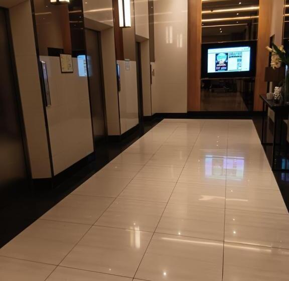 プールビュースタンダードステューディオ, Centrio Avida Condominium