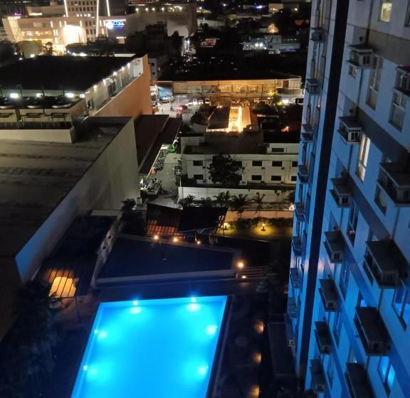 استودیو استاندارد با چشمانداز استخر, Centrio Avida Condominium