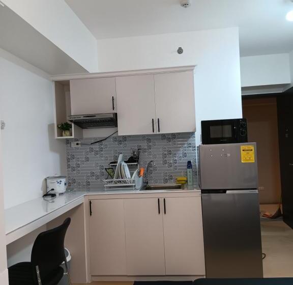 استودیو استاندارد با چشمانداز استخر, Centrio Avida Condominium