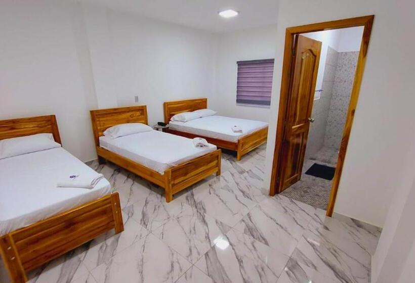 스탠다드 트리플 룸, Hostal Amelia De La Rosa