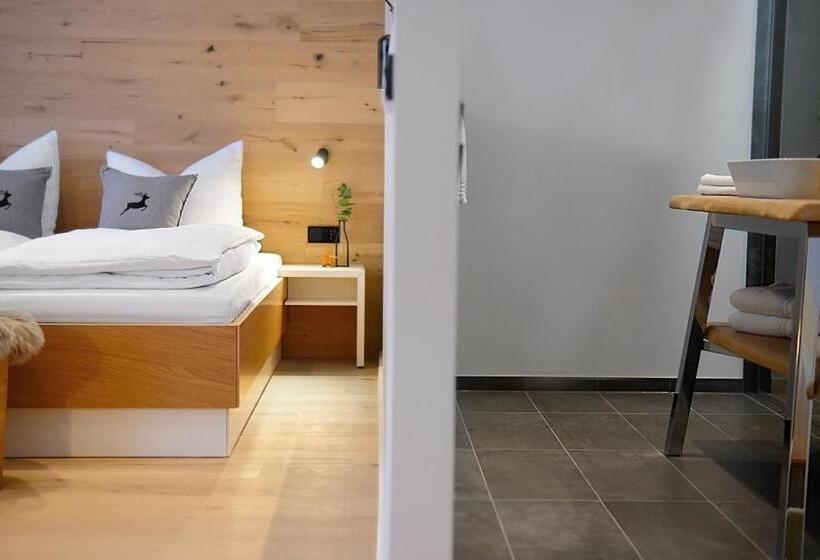 スタンダードルーム, Mariandl Am Berg