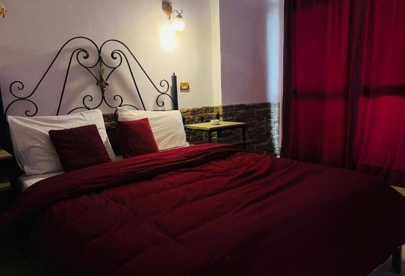 اتاق استاندارد با بالکن و چشم‌انداز دریا, New Sphinx