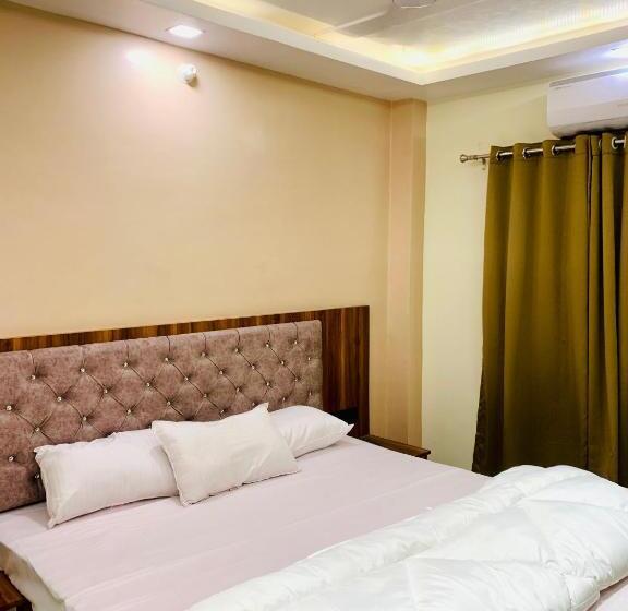 חדר סטנדרט, Path