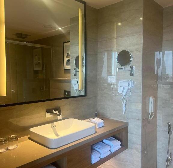 스탠다드 룸 킹사이즈 침대, Ramada Encore By Wyndham Amritsar Airport