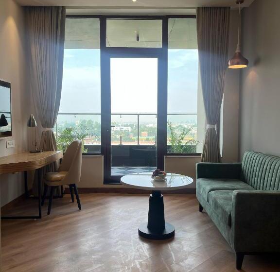 سوئیت جونیور با تخت بزرگ, Ramada Encore By Wyndham Amritsar Airport