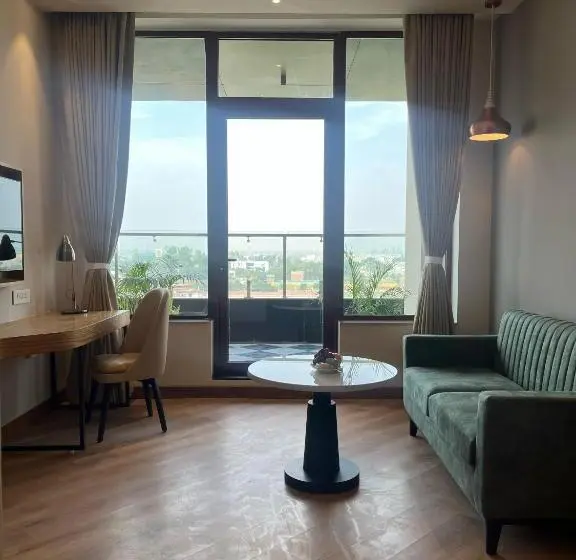 キングサイズベッドのジュニアスイート, Ramada Encore By Wyndham Amritsar Airport
