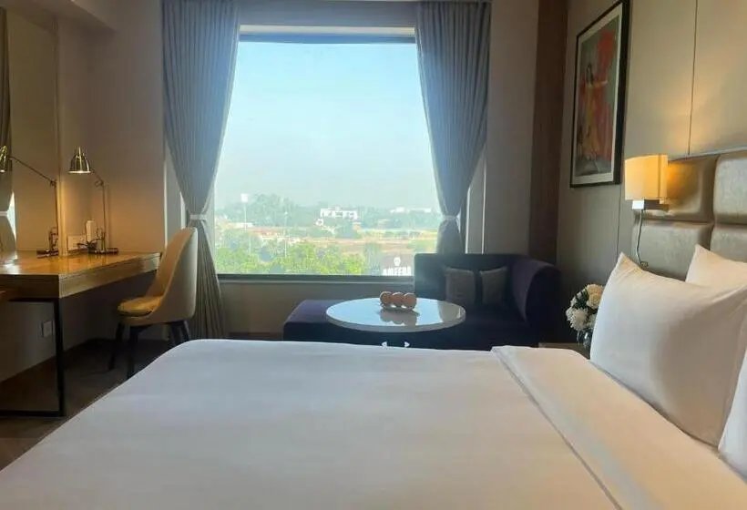 身障者適用キングサイズベッドルーム, Ramada Encore By Wyndham Amritsar Airport