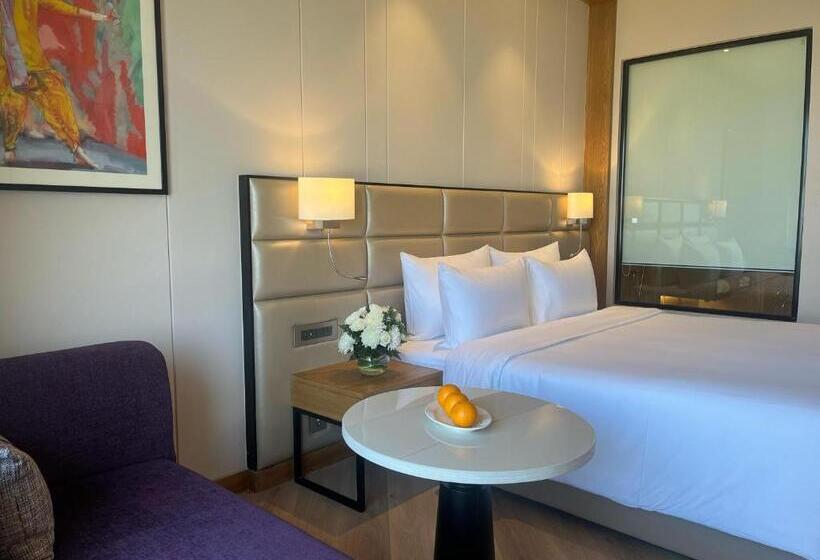 장애인을 위한 킹사이즈 침대 스탠다드 룸, Ramada Encore By Wyndham Amritsar Airport