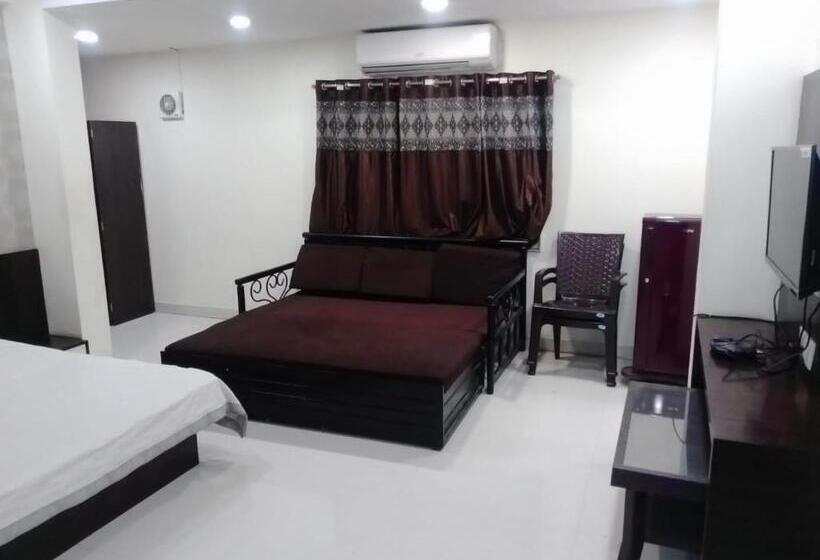 חדר משפתחתי סופריור, Saket