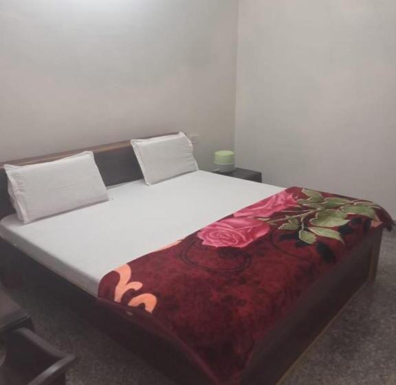 غرفة قياسية, Shree Banzaara Dham