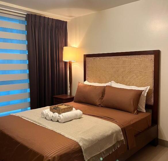 Люкс, La Palazzo   Across Uptown Mall & Grand Hyatt Bgc