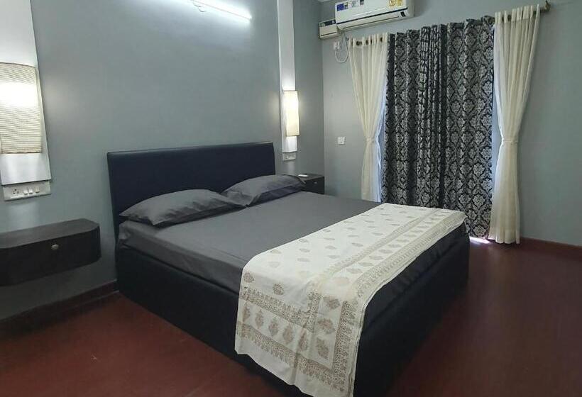 غرفة قياسية مزوَّدة بشُرفة, Fernandes Homestay  Apartment Near The Beach  Feliz