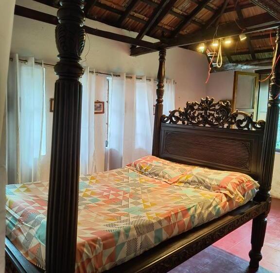 חדר סטנדרט נוף לגינה, Heritage House : The Honeymooners Houstel