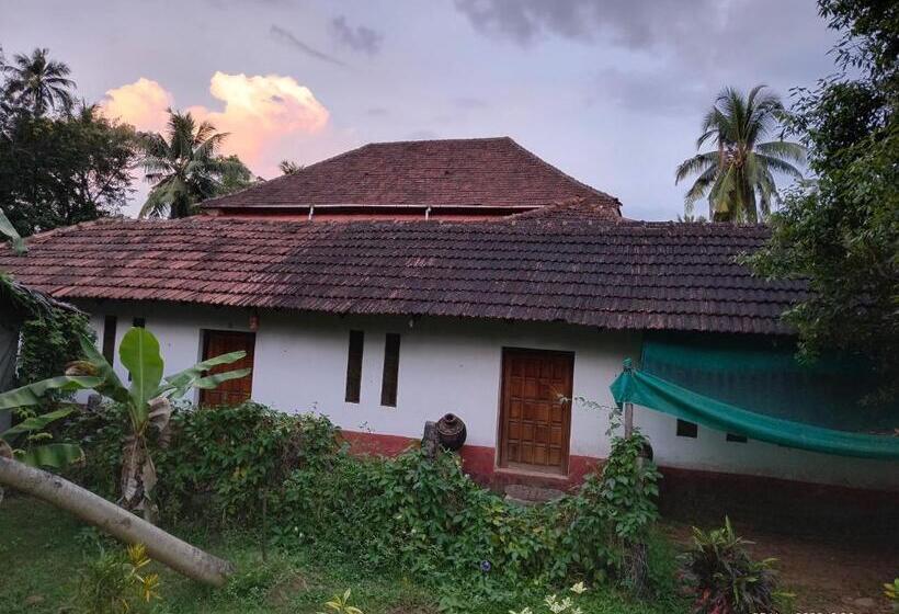 חדר סטנדרט נוף לגינה, Heritage House : The Honeymooners Houstel