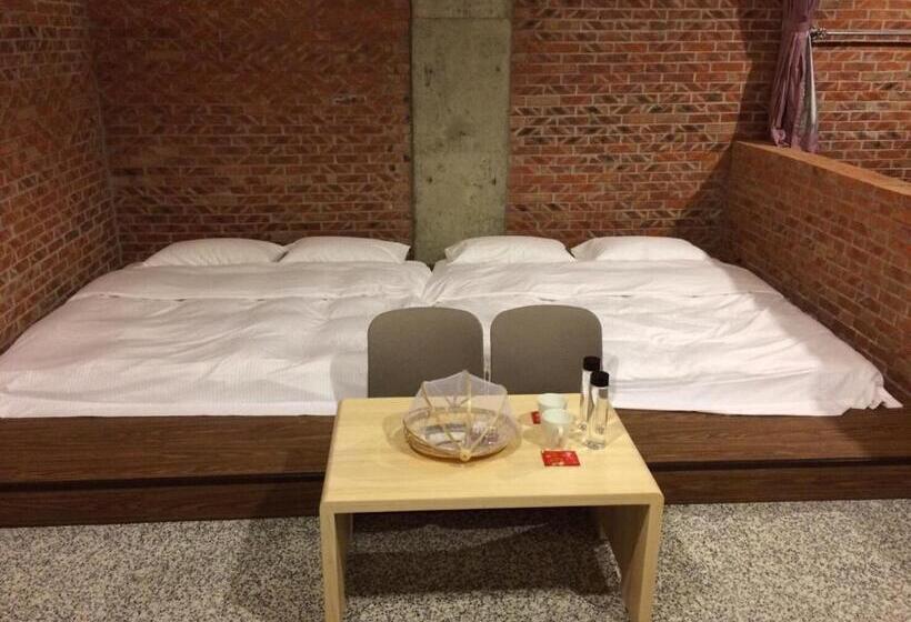 اتاق خانوادگی با چشم‌انداز کوه, 森活藝術resort