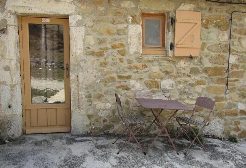 غرفة قياسية مزوَّدة بتراس, Auberge De Miélandre