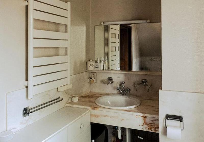 带共用浴室的标准房间, Rozerie Bv