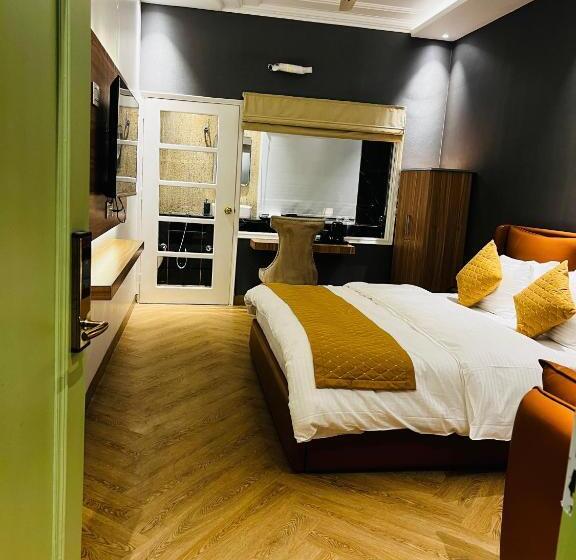 Camera Deluxe, Victorian Elegance Luxury Stays