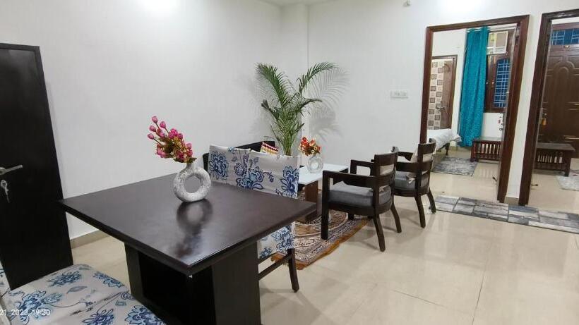 Standard Triple Room, Ensquare Hostel With Kitchen, Rooftop Cafe, Live Music