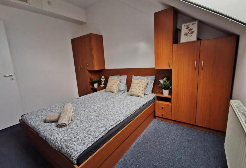 침실 1개 아파트, Híd Ifjúsági Szálló