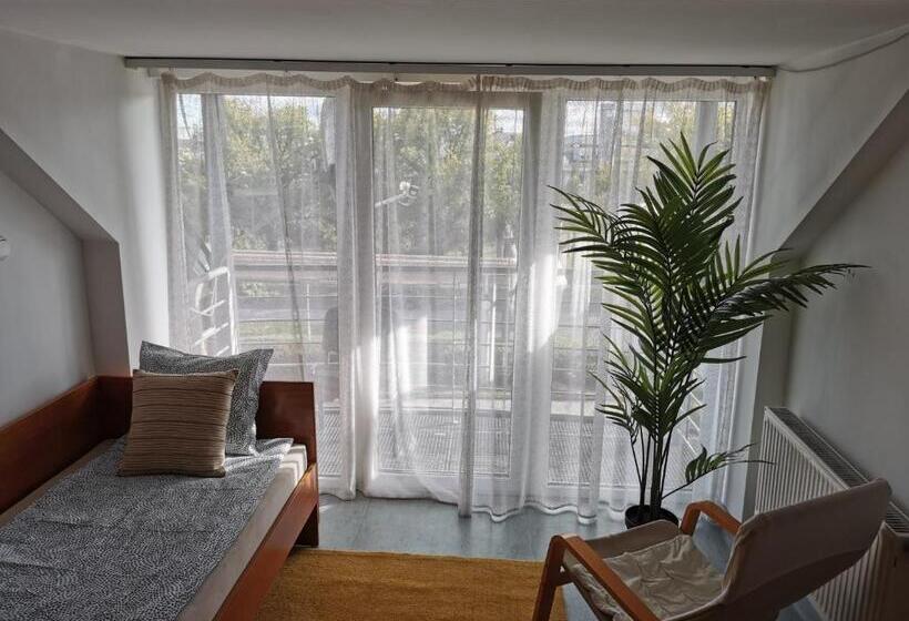 침실 1개 아파트, Híd Ifjúsági Szálló