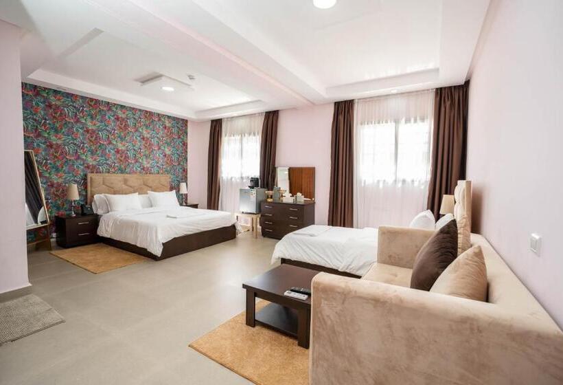 استودیوی استاندارد, Banasa Center