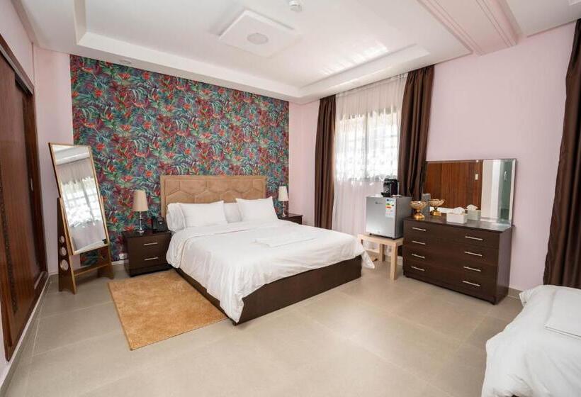 استودیوی استاندارد, Banasa Center