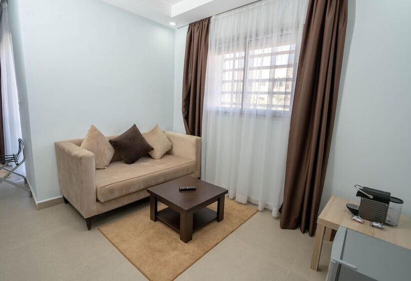 استودیوی استاندارد, Banasa Center