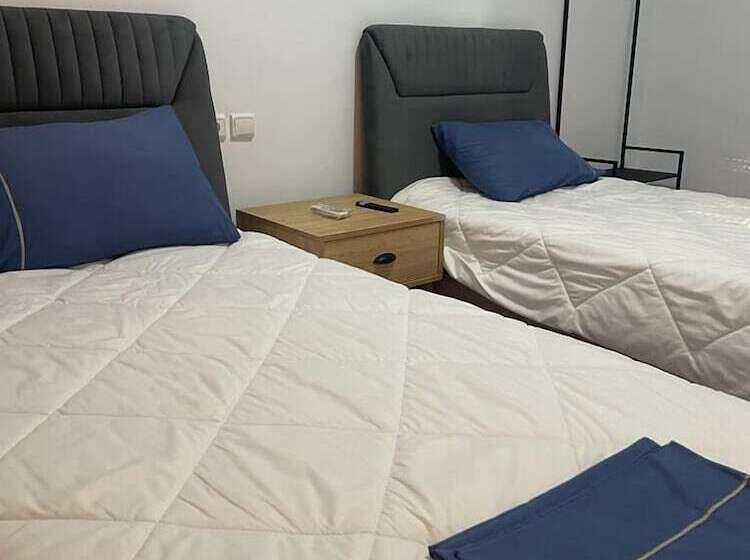 اتاق اکونومی, Banasa Center