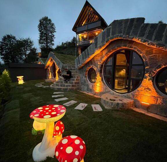 اتاق لوکس با تخت بزرگ, Hobbit Chalet