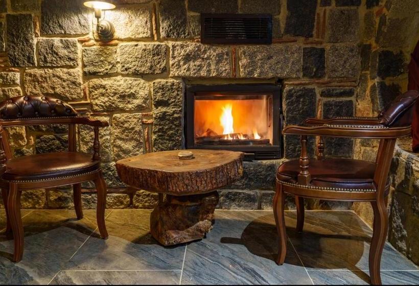 キングサイズベッドのスタンダードルーム, Hobbit Chalet