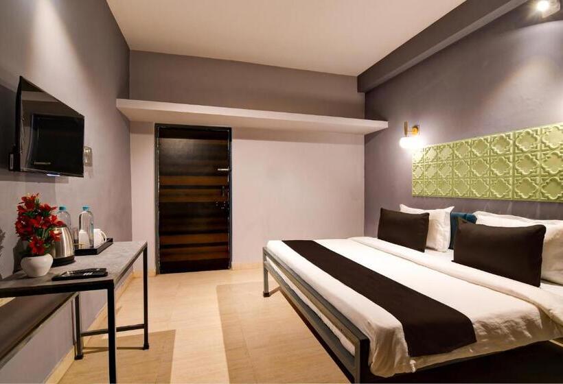 اتاق کلاسیک سه تخته, O Neatflix &chill