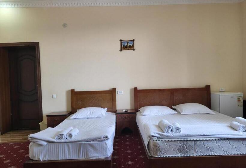 חדר משפחתי, Dili Orom