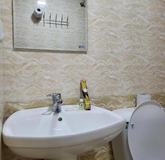 חדר משפחתי, Dili Orom