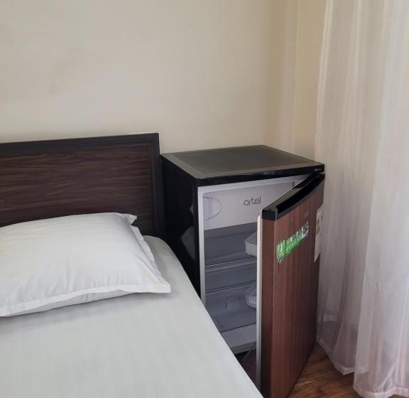 חדר סטנדרט לשלושה, Dili Orom