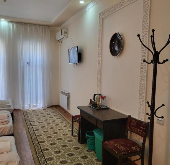 חדר סטנדרט לשלושה, Dili Orom